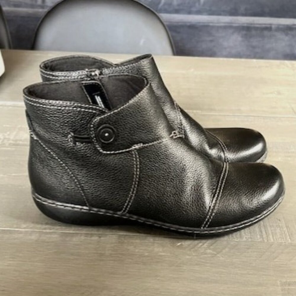 Clarks Black Leather Booties Size 9.5